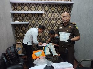 Polresta Denpasar Serahkan Perantara 1 Kg Sabu ke Kejari Badung