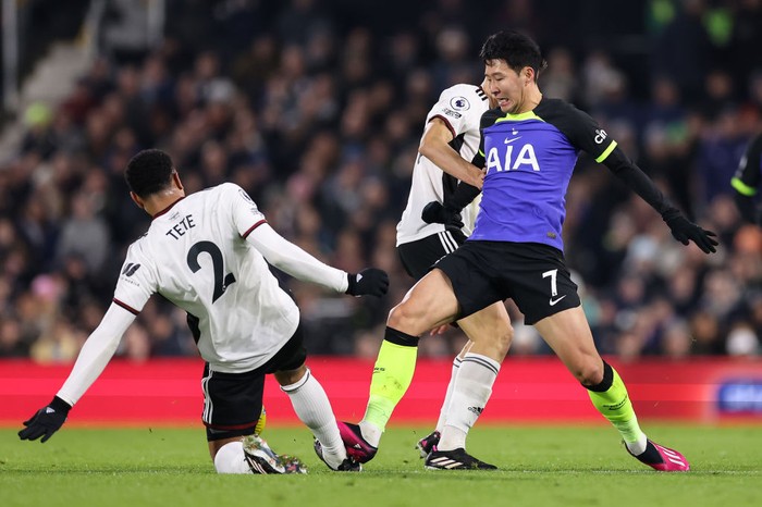 LONDON, ENGLAND - JANUARY 23: Son Heung-Min of Tottenham Hotspur fouls Kenny Tete of Fulham by stepping on his ankle, resulting in a yellow card during the Premier League match between Fulham FC and Tottenham Hotspur at Craven Cottage on January 23, 2023 in London, United Kingdom. (Photo by Jacques Feeney/Offside/Offside via Getty Images)