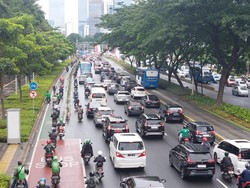 Lalin di GBK Ikut Kena Macet Imbas Pengalihan Arus Demo Depan DPR