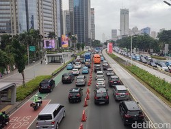 Macet Parah 2 Arah di Sudirman-Senayan Imbas Demo, Suara Klakson Bersahutan