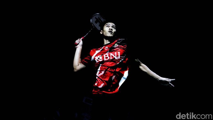Pemain tunggal putra Indonesia, Shesar Hiren Rhustavito mengalahkan wakil India, Kidambi Srikanth. Vito pun melaju ke 16 besar Indonesia Masters 2023.