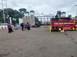Massa Demo Perangkat Desa Bubarkan Diri Usai Ditemui Anggota DPR