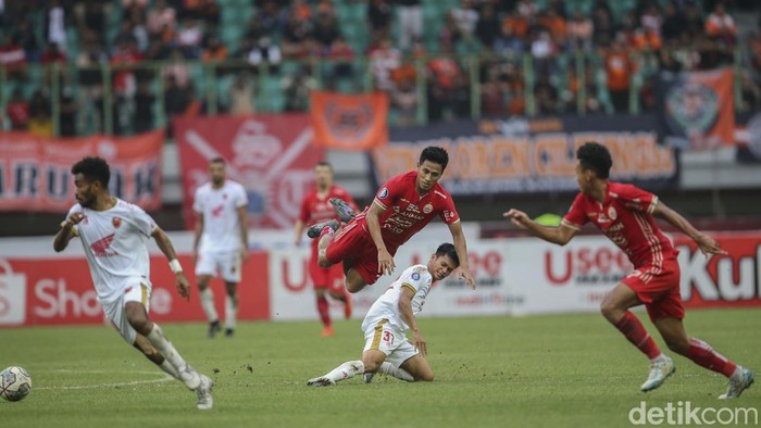 Persija Jakarta sukses menaklukkan PSM Makassar. Hasil positif itu mengantarkan Macan Kemayoran menggusur Juku Eja dari posisi puncak klasemen Liga 1.