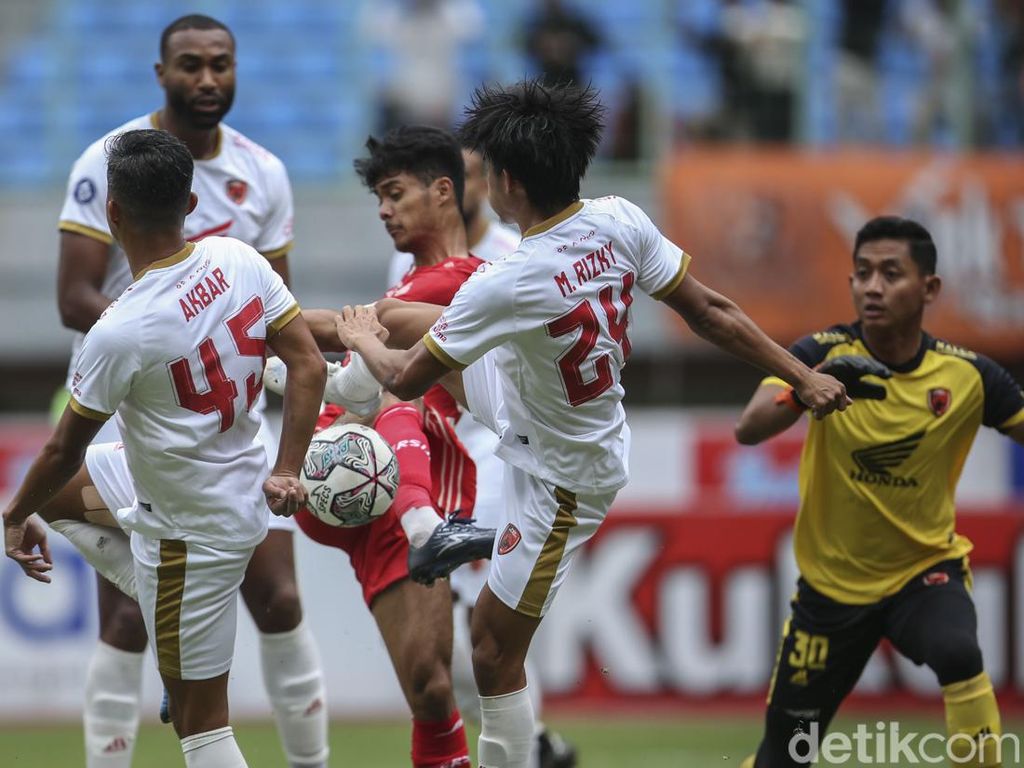 Pelatih PSM Kembali Minta VAR Usai Takluk dari Persija, Klaim Dirugikan Wasit Pelatih PSM Kembali Minta VAR Usai Takluk dari Persija, Klaim Dirugikan Wasit