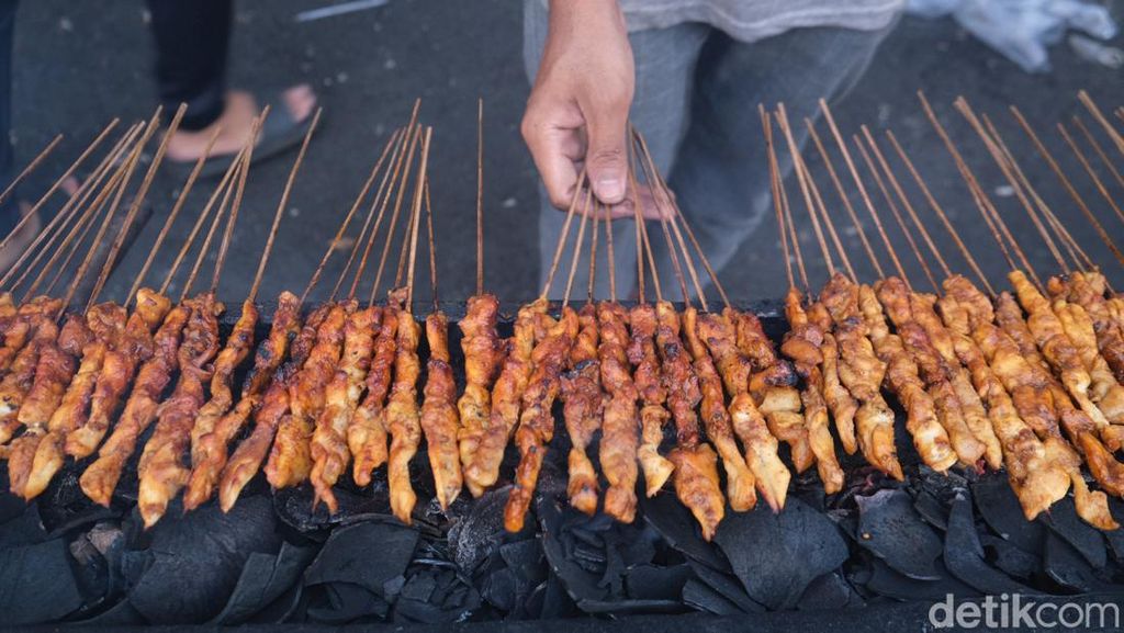 Nikmatnya Sate H. Ishak di Pasar Lama Tangerang Nikmatnya Sate H. Ishak di Pasar Lama Tangerang