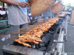 Tetap Eksis! Kuliner Kaki Lima Ini Sukses Bertahan Puluhan Tahun