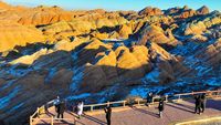Menikmati Keindahan Gunung Pelangi di Zhangye China
