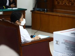 Jaksa Soroti Ganti Baju Seksi, Putri Candrawathi Tegaskan soal Piyama