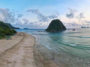 5 Pantai Sepi tapi Indah di Selatan Jawa, Cocok Buat Kabur 5 Pantai Sepi tapi Indah di Selatan Jawa, Cocok Buat Kabur