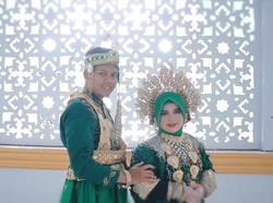 Pengantin Viral Disambut Para Bocah Main Lato-lato, Ini Kisah di Baliknya