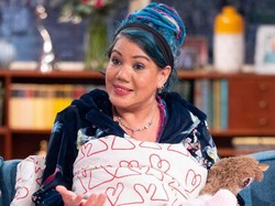 Wanita Viral Setelah Menikahi Selimutnya, Mengaku Punya Hubungan Paling Intim