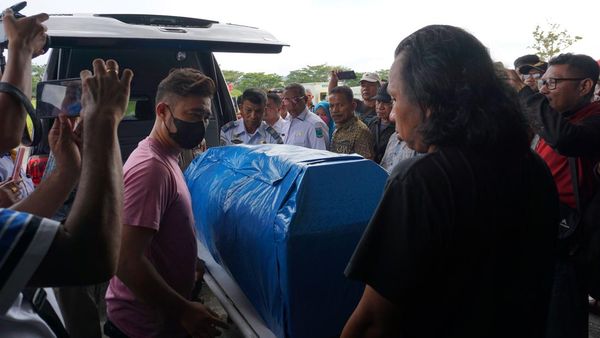 Jenazah Perempuan yang Dibakar Warga Dilepas Pemkot Sorong