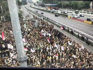 Perangkat Desa Demo di DPR, Lalin Gatot Subroto Macet! Perangkat Desa Demo di DPR, Lalin Gatot Subroto Macet!