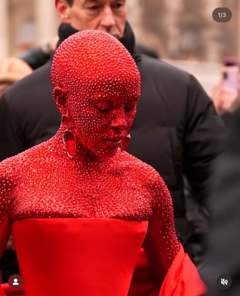 Penampilan Doja Cat di Paris Fashion Week Penampilan Doja Cat di Paris Fashion Week