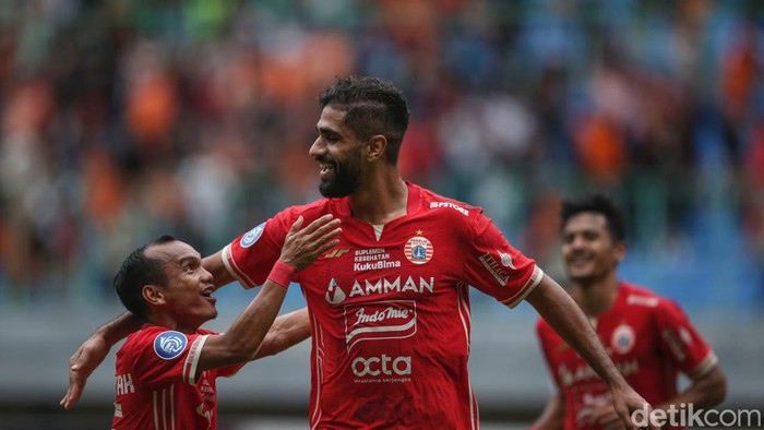 Persija Jakarta merayakan gol Abdulla Yusuf Helal.