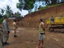 Tanggapi Protes Warga, Satpol PP Sidak Galian C di Manistutu