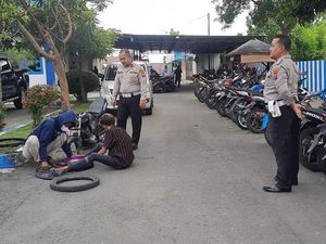 Cara Polisi Edukasi Pelanggar Lalin di Jombang agar Tertib Berkendara Cara Polisi Edukasi Pelanggar Lalin di Jombang agar Tertib Berkendara