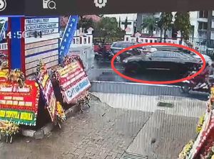 Sopir Audi Penabrak Mahasiswi Cianjur Resmi Ditahan Sopir Audi Penabrak Mahasiswi Cianjur Resmi Ditahan
