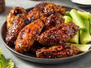 3 Resep Sayap Ayam Panggang dengan Beragam Saus dan Bumbu Lezat