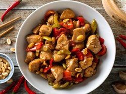 Resep Tumis Ayam Cabe dan Kacang yang Pedas Gurih untuk Lauk Bekal