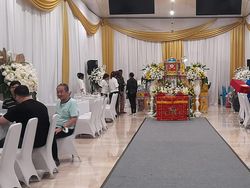 Prabowo Sempat Melayat ke Rumah Duka Lieus Sungkharisma