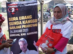 Sosialisasikan Sosok Ganjar, Relawan Adakan Kegiatan Sosial di Soreang