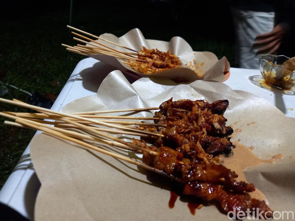 Sensasi Asin Manis Pedas dalam Setusuk Sate Ayam Khas Subang Sensasi Asin Manis Pedas dalam Setusuk Sate Ayam Khas Subang