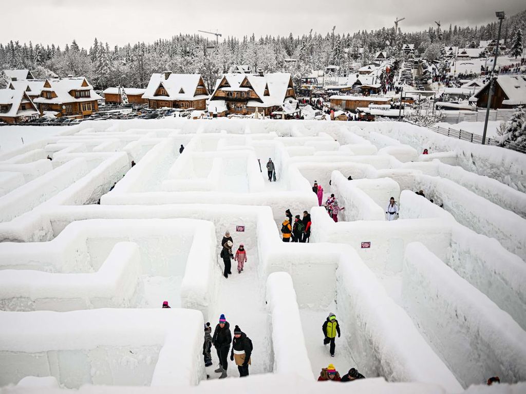 Sensasi Berkelana di Labirin Salju Terbesar Dunia