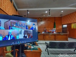 Kasus Penipuan SPBU, Eks Ketua DPRD Jabar Dituntut 12 Tahun Bui