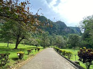 Taman Purbakala Sumpang Bita: Pesona Keindahan Alam hingga Gua Prasejarah