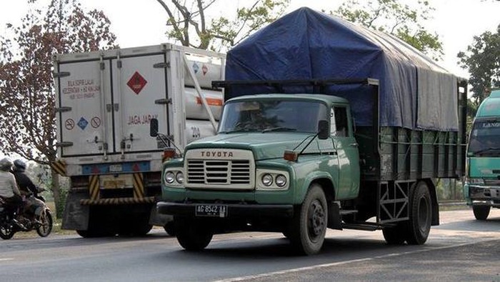 Truk moncong.
