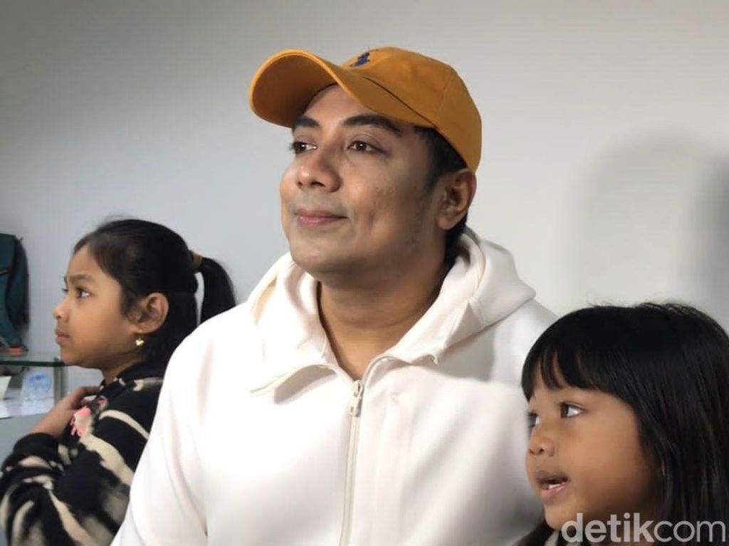 Ustaz Riza Muhammad Bicara Target Punya 7 Anak Usai Dikaruniai Si Kembar Ustaz Riza Muhammad Bicara Target Punya 7 Anak Usai Dikaruniai Si Kembar