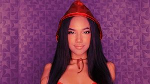 8 Foto Wanita Sukses Jadi Model Meskipun Tangan dan Kaki Diamputasi