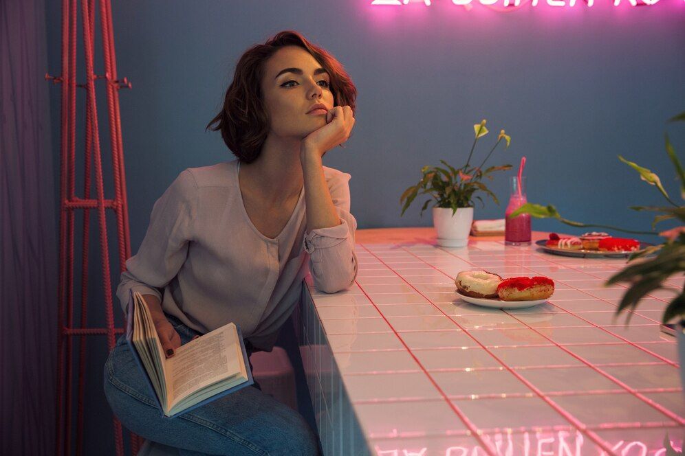 Atasi kesepian di malam minggu/foto: freepik.com/drobotdean