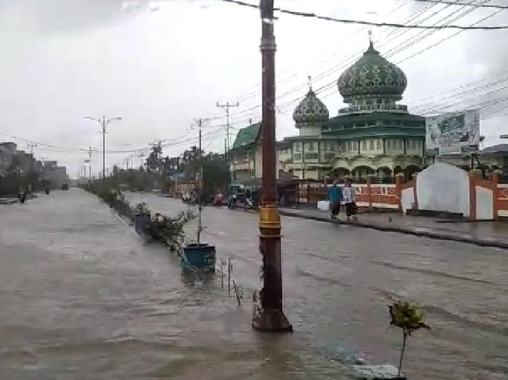 Banjir Rob Landa Kuala Tungkal Jambi, Masyarakat Diminta Waspada