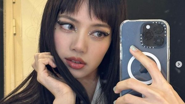 8 Gaya Personel BLACKPINK di Saudi Arabia, Pakai Busana Serba Tertutup