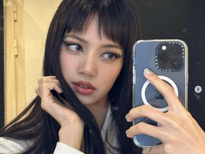 8 Gaya Personel BLACKPINK di Saudi Arabia, Pakai Busana Serba Tertutup