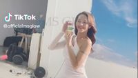 7 Foto Bunda Corla Didandani Untuk Pemotretan, Manglingi Mirip Angelina Jolie