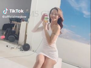 7 Foto Bunda Corla Didandani Untuk Pemotretan, Manglingi Mirip Angelina Jolie 7 Foto Bunda Corla Didandani Untuk Pemotretan, Manglingi Mirip Angelina Jolie
