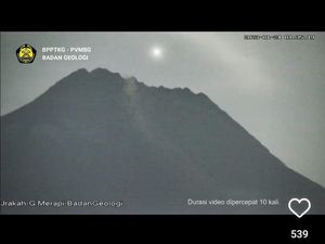Penampakan Benda Asing di Atas Gunung Merapi yang Ternyata Satelit AS Penampakan Benda Asing di Atas Gunung Merapi yang Ternyata Satelit AS