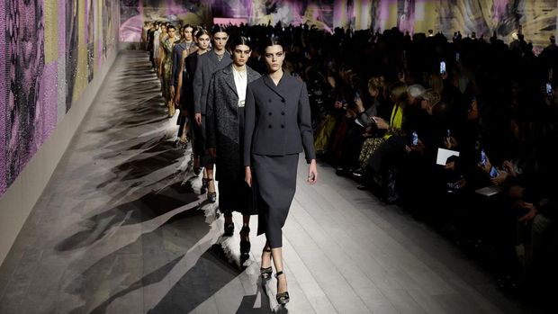 Models present creations by designer Maria Grazia Chiuri as part of her Haute Couture Spring/Summer 2023 collection show for fashion house Dior in Paris, France, January 23, 2023. REUTERS/Gonzalo Fuentes