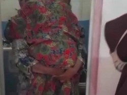 Keikhlasan Driver Online Perempuan Rawat Nenek Sebatang Kara