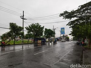 Gerombolan Gangster Bikin Ulah-Bising di Babatan Wiyung Dibubarkan Warga Gerombolan Gangster Bikin Ulah-Bising di Babatan Wiyung Dibubarkan Warga