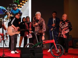 Cerita Ganjar Lelang Sepeda Kesayangan Rp 1,1 M Cerita Ganjar Lelang Sepeda Kesayangan Rp 1,1 M