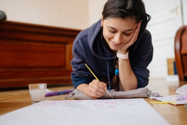 Ilustrasi teknik mendengarkan/ Foto: Freepik.com/teksomolika
