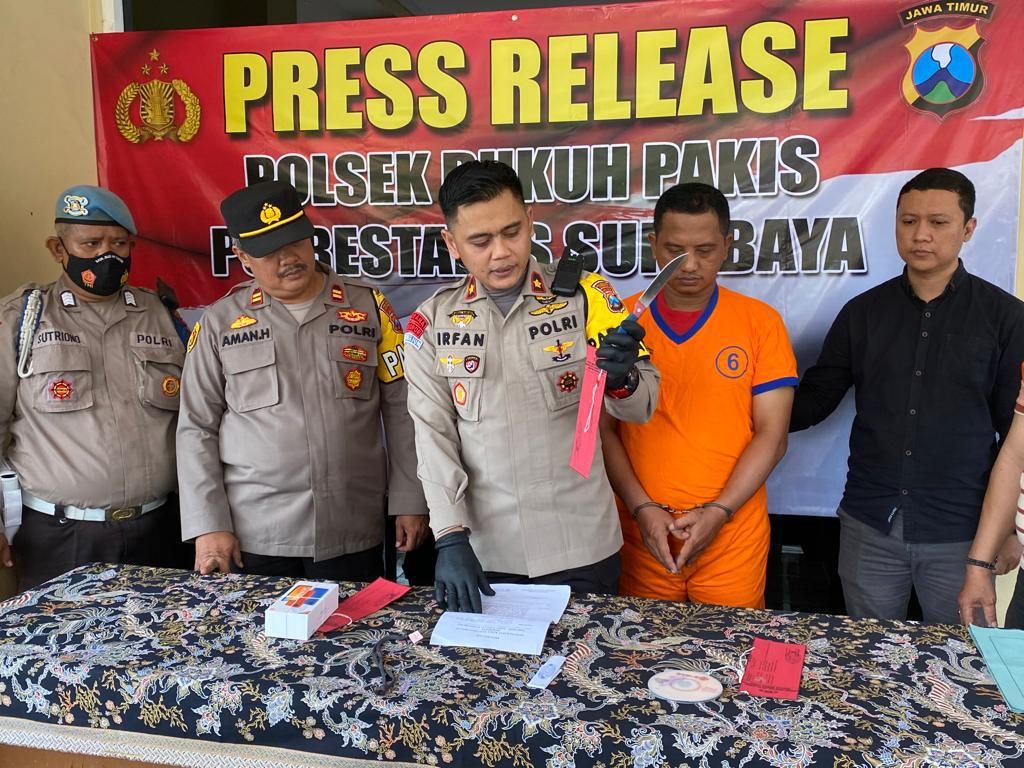Penjambret di Surabaya Tertangkap Setelah Dikeroyok Pelajar SD Penjambret di Surabaya Tertangkap Setelah Dikeroyok Pelajar SD