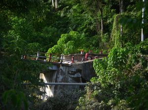 Jembatan di Padang Pariaman Rusak Diterjang Luapan Sungai