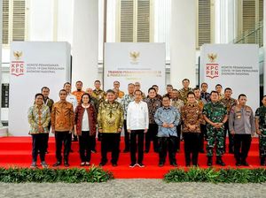 Perjalanan Pemerintah Atasi Dampak Kesehatan-Ekonomi Akibat COVID-19