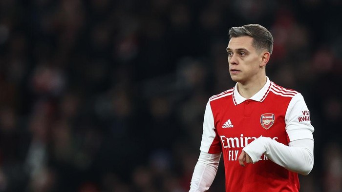 LONDON, ENGLAND - JANUARY 22: Leandro Trossard of Arsenal during the Premier League match between Arsenal FC and Manchester United at Emirates Stadium on January 22, 2023 in London, United Kingdom. (Photo by James Williamson - AMA/Getty Images)