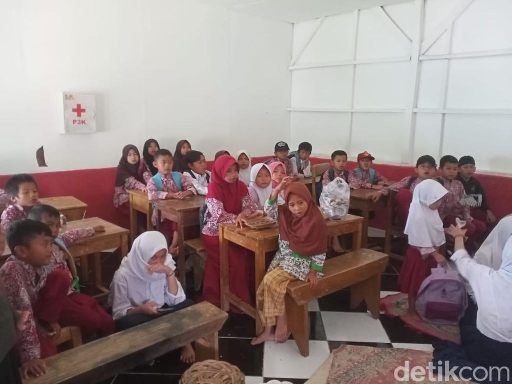 Berapa Umur yang Tepat untuk Anak Mulai Sekolah? Ayah-Bunda Cermati Ya! Berapa Umur yang Tepat untuk Anak Mulai Sekolah? Ayah-Bunda Cermati Ya!